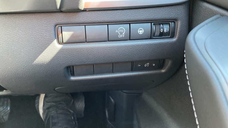 Nissan Qashqai 1.3 DiG-T MH N-Connecta 5dr Petrol Hatchback